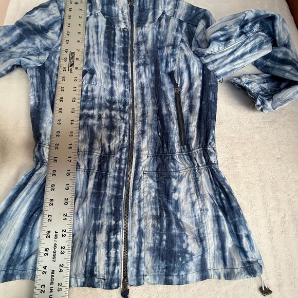 Chico's Zenergy Rain Water Isle Jacket Size 0 Blue White Tie-Dye Zip Front New - Picture 8 of 8